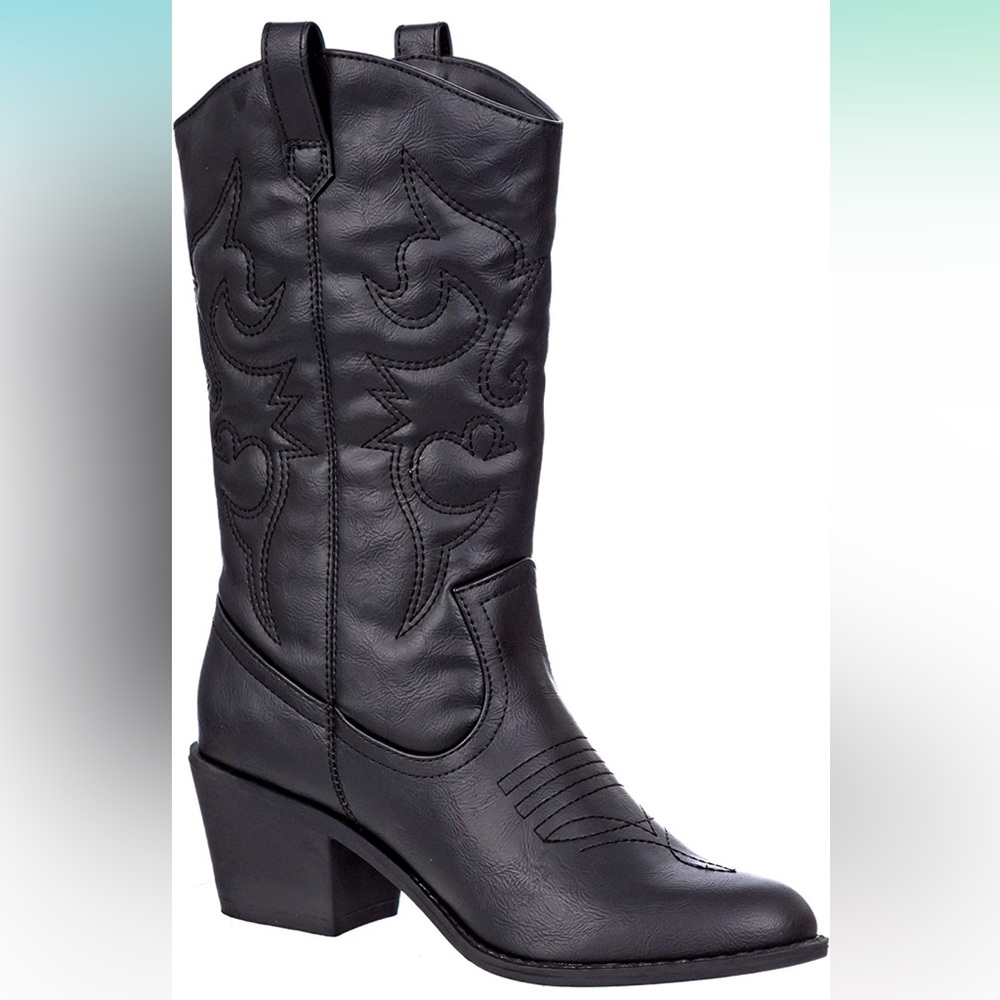 Black cowboy boots size 7, NWT